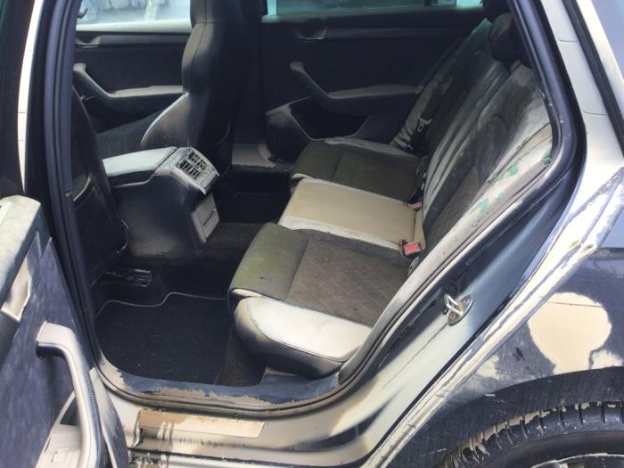 Skoda Superb Combi 1.4 TSI iV 6V Sloopvoertuig (2021, Metallic, Zwart)