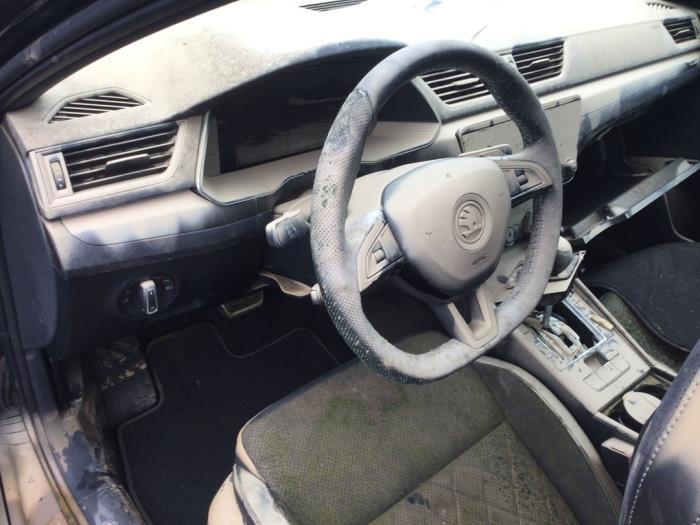 Skoda Superb Combi 1.4 TSI iV 6V Sloopvoertuig (2021, Metallic, Zwart)