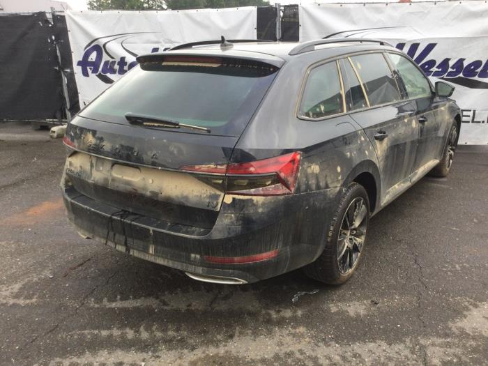 Skoda Superb Combi 1.4 TSI iV 6V Sloopvoertuig (2021, Metallic, Zwart)