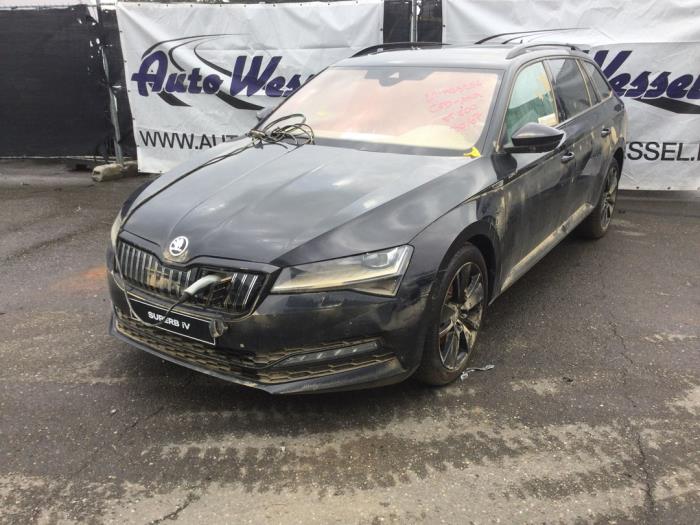 Skoda Superb Combi 1.4 TSI iV 6V Sloopvoertuig (2021, Metallic, Zwart)