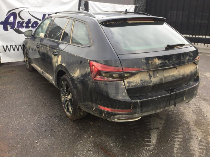 Skoda Superb Combi 1.4 TSI iV 6V Sloopvoertuig (2021, Metallic, Zwart)