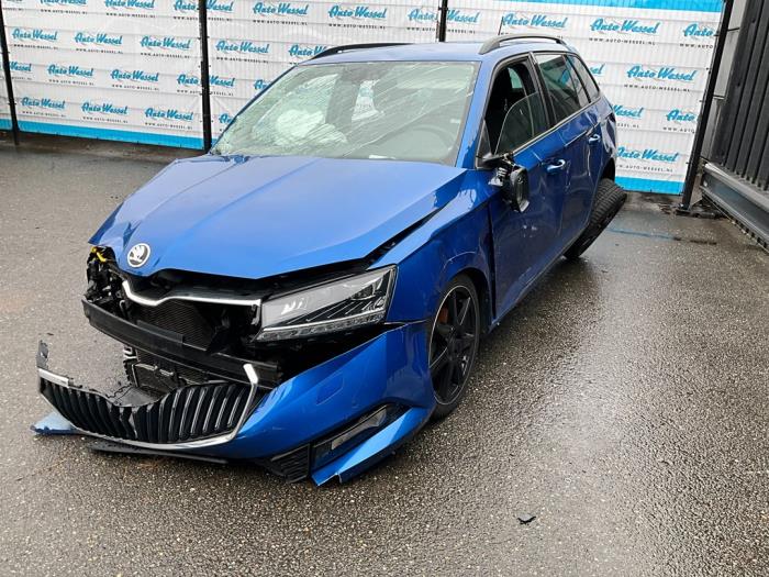 Skoda Fabia III Combi 1.0 TSI 12V Skrotfordon (2019, BLAUW)