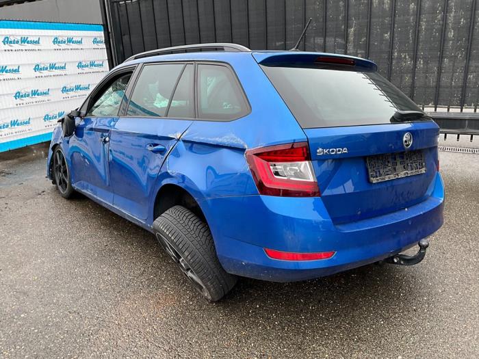 Skoda Fabia III Combi 1.0 TSI 12V Skrotfordon (2019, BLAUW)