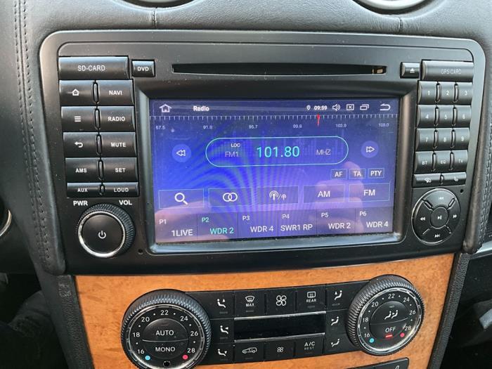 Mercedes GL 5.5 GL 500 V8 32V Skrotfordon (2009, ZWART)