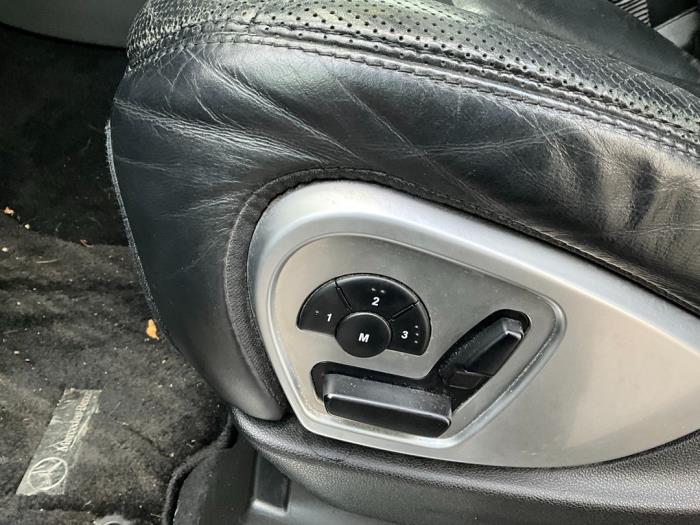 Mercedes GL 5.5 GL 500 V8 32V Skrotfordon (2009, ZWART)