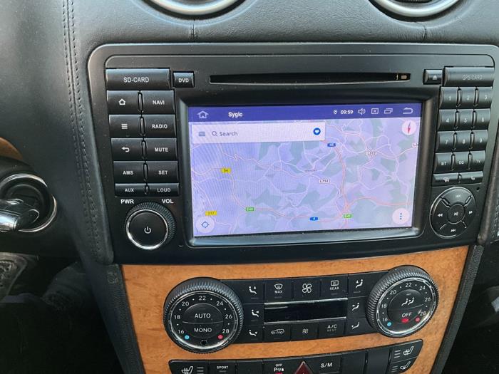 Mercedes GL 5.5 GL 500 V8 32V Skrotfordon (2009, ZWART)