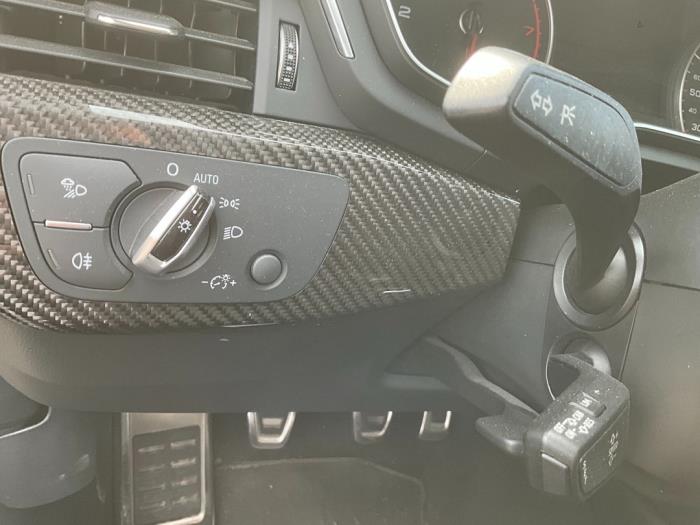 Audi A5 Sportback 2.0 TFSI Mild Hybrid 16V Skrotfordon (2018, ZWART)