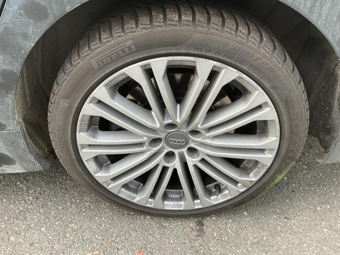 Audi A5 Sportback 2.0 TFSI Mild Hybrid 16V Skrotfordon (2018, ZWART)