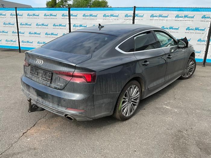 Audi A5 Sportback 2.0 TFSI Mild Hybrid 16V Skrotfordon (2018, ZWART)