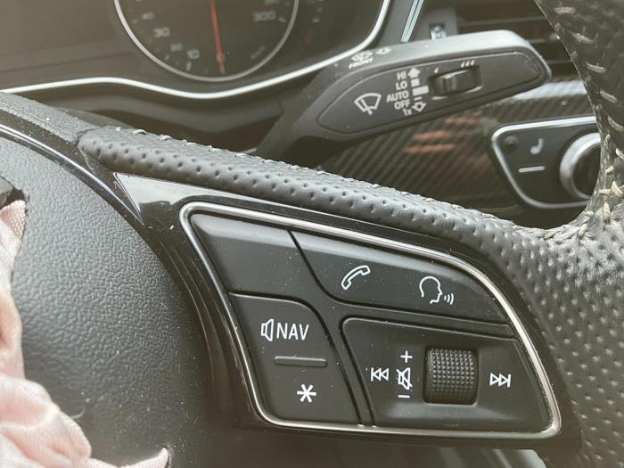 Audi A5 Sportback 2.0 TFSI Mild Hybrid 16V Skrotfordon (2018, ZWART)