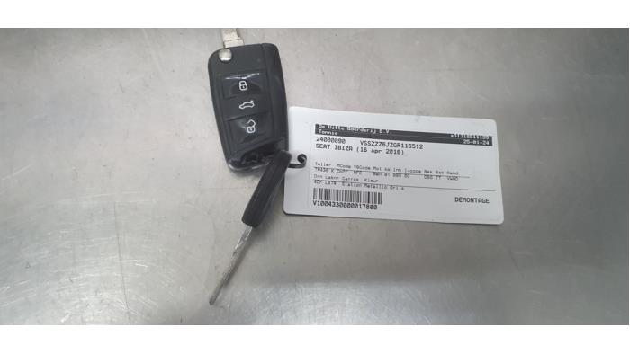 Seat Ibiza ST 1.0 EcoTSI 12V Skrotfordon (2016, METALLIC GRIJS)