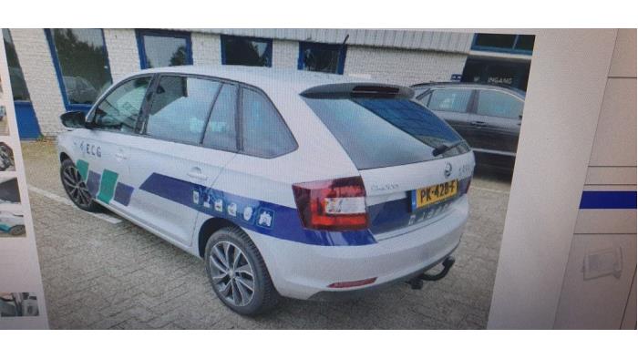 Skoda Rapid 1.0 TSI 12V Sloopvoertuig (2017, Metallic, Zilvergrijs)