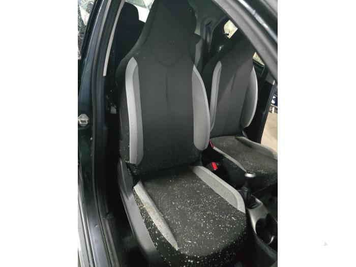 Toyota Aygo 1.0 12V VVT-i Sloopvoertuig (2016, Metallic, Muisgrijs)