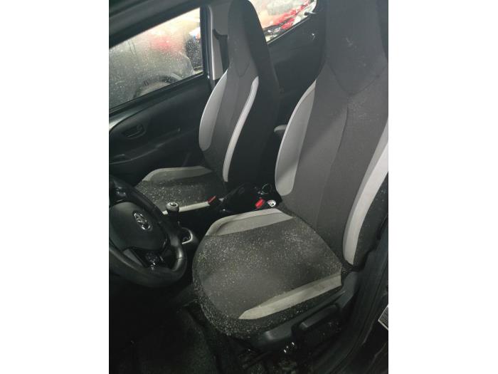 Toyota Aygo 1.0 12V VVT-i Sloopvoertuig (2016, Metallic, Muisgrijs)