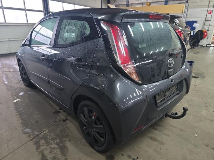 Toyota Aygo 1.0 12V VVT-i Sloopvoertuig (2016, Metallic, Muisgrijs)