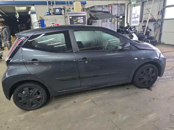 Toyota Aygo 1.0 12V VVT-i Sloopvoertuig (2016, Metallic, Muisgrijs)