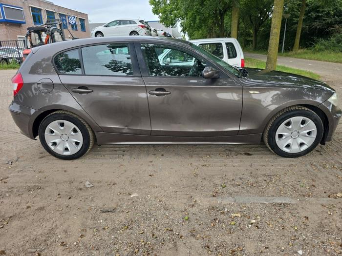 BMW 1 serie 116i 1.6 16V Samochód uszkodzony (2006, Brazowy)
