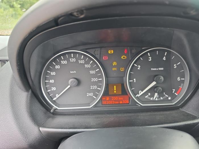 BMW 1 serie 116i 1.6 16V Samochód uszkodzony (2006, Brazowy)