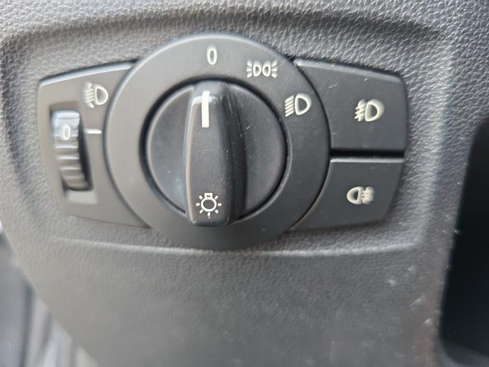 BMW 1 serie 116i 1.6 16V Samochód uszkodzony (2006, Brazowy)