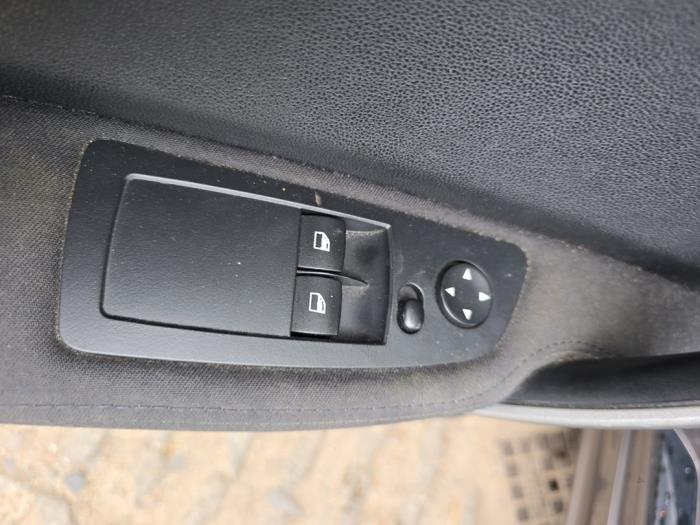 BMW 1 serie 116i 1.6 16V Samochód uszkodzony (2006, Brazowy)