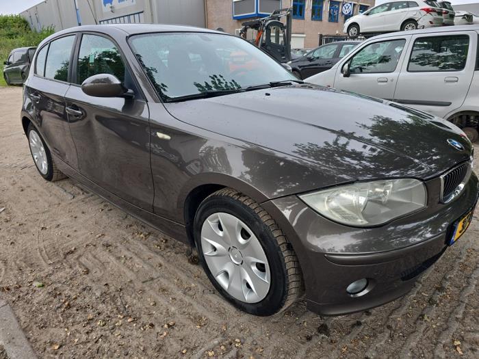 BMW 1 serie 116i 1.6 16V Samochód uszkodzony (2006, Brazowy)
