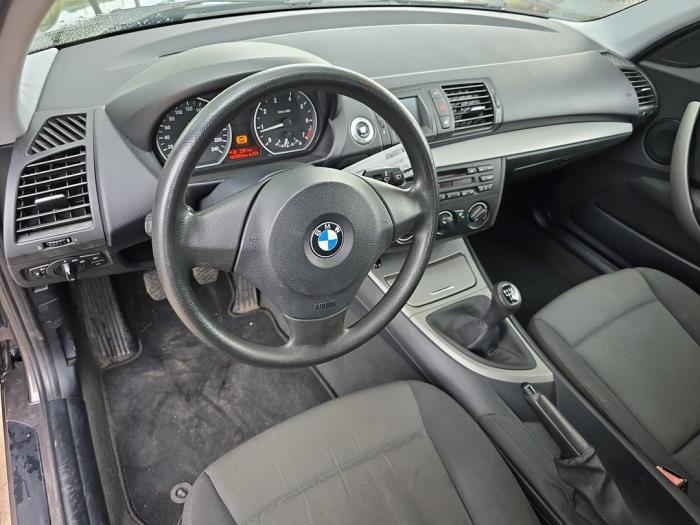 BMW 1 serie 116i 1.6 16V Samochód uszkodzony (2006, Brazowy)