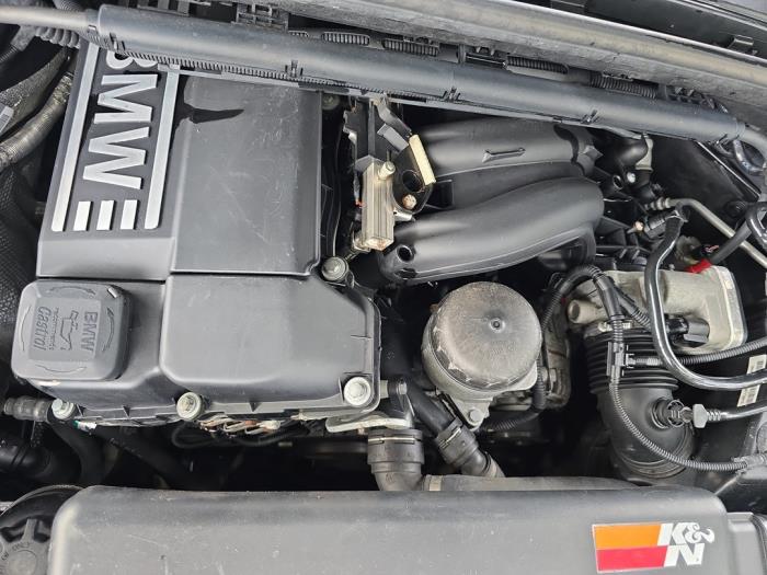 BMW 1 serie 116i 1.6 16V Samochód uszkodzony (2006, Brazowy)