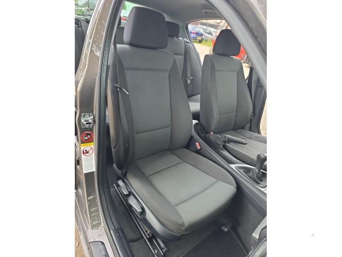 BMW 1 serie 116i 1.6 16V Samochód uszkodzony (2006, Brazowy)