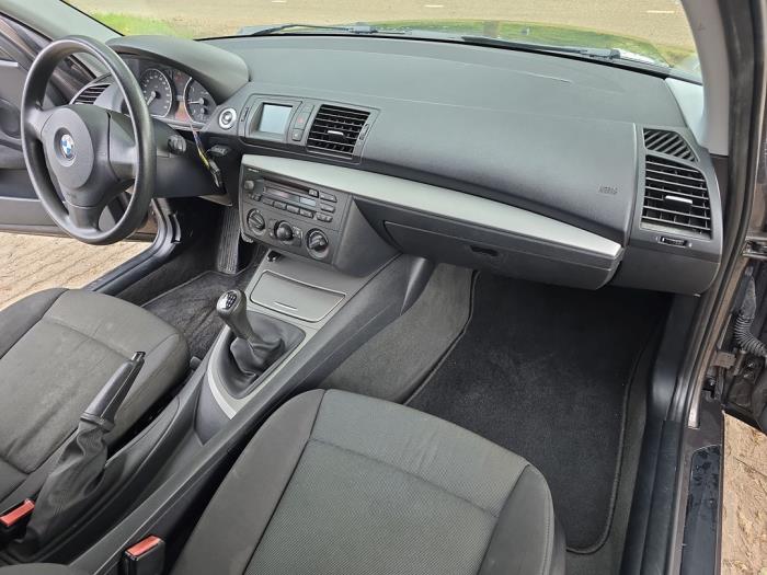 BMW 1 serie 116i 1.6 16V Samochód uszkodzony (2006, Brazowy)