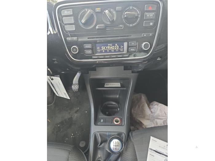 Volkswagen Up! 1.0 12V 60 Skrotfordon (2014, METALLIC GRIJS)