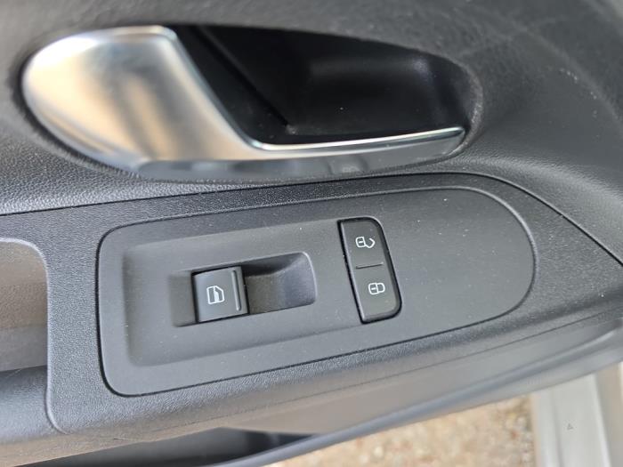 Volkswagen Up! 1.0 12V 60 Skrotfordon (2014, METALLIC GRIJS)