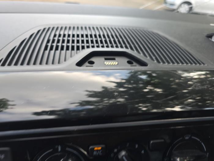 Volkswagen Up! 1.0 12V 60 Skrotfordon (2014, METALLIC GRIJS)