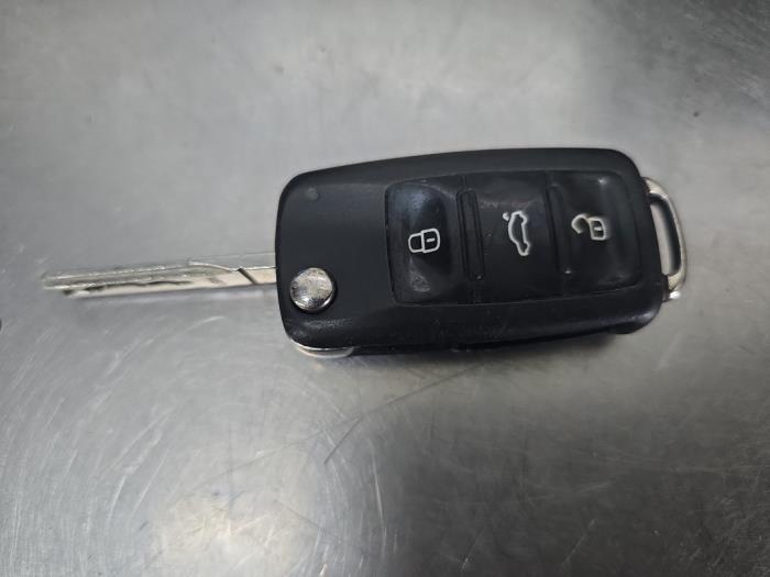 Volkswagen Up! 1.0 12V 60 Skrotfordon (2014, METALLIC GRIJS)