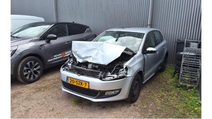 Volkswagen Polo V 1.2 TSI Skrotfordon (2012, METALLIC ZILVERGRIJS)