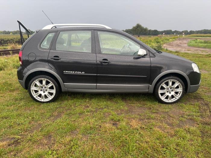 Volkswagen Polo IV 1.6 16V Schadevoertuig (2007, Zwart)