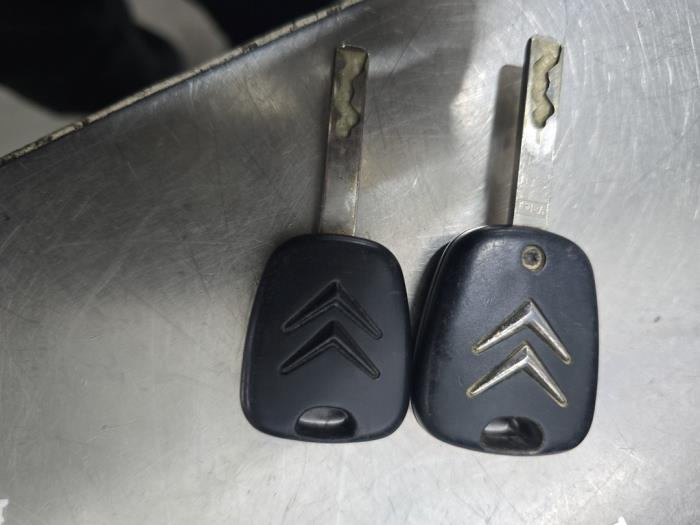 Citroen C1 1.0 12V Skrotfordon (2010, WIT)