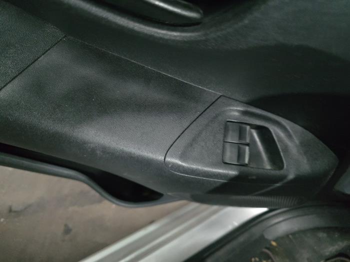 Citroen C1 1.2 PureTech 82 12V Schadevoertuig (2015, Metallic, Zilvergrijs)