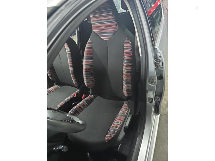 Citroen C1 1.2 PureTech 82 12V Schadevoertuig (2015, Metallic, Zilvergrijs)