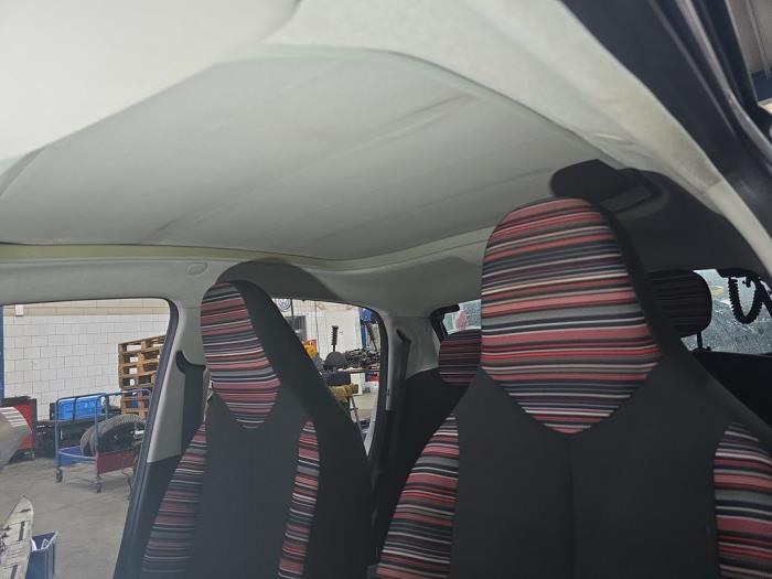 Citroen C1 1.2 PureTech 82 12V Schadevoertuig (2015, Metallic, Zilvergrijs)