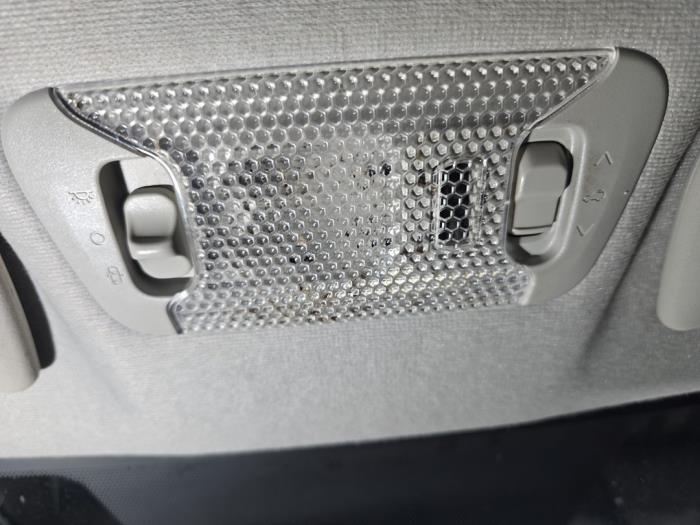 Citroen C1 1.2 PureTech 82 12V Schadevoertuig (2015, Metallic, Zilvergrijs)