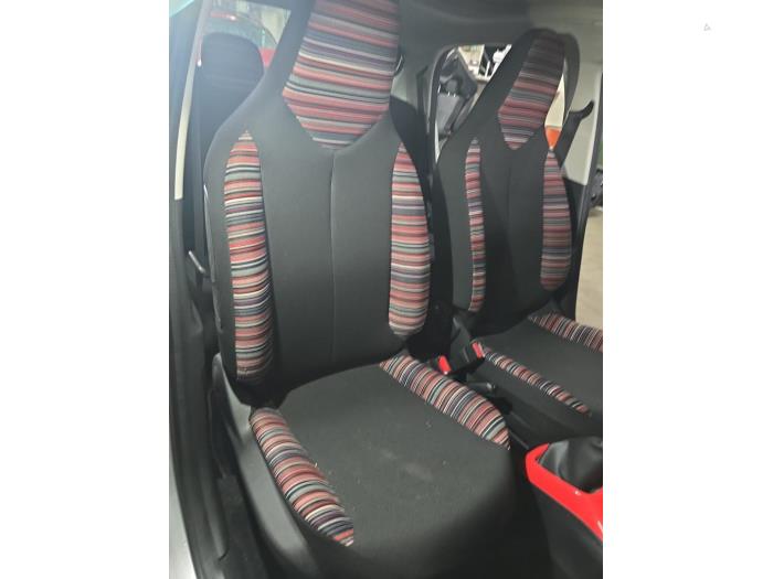 Citroen C1 1.2 PureTech 82 12V Schadevoertuig (2015, Metallic, Zilvergrijs)