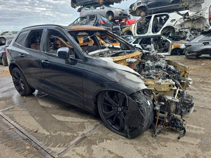 Volvo XC60 II 2.0 T6 16V Recharge, Twin Engine AWD Sloopvoertuig (2024, Metallic, Zwart)