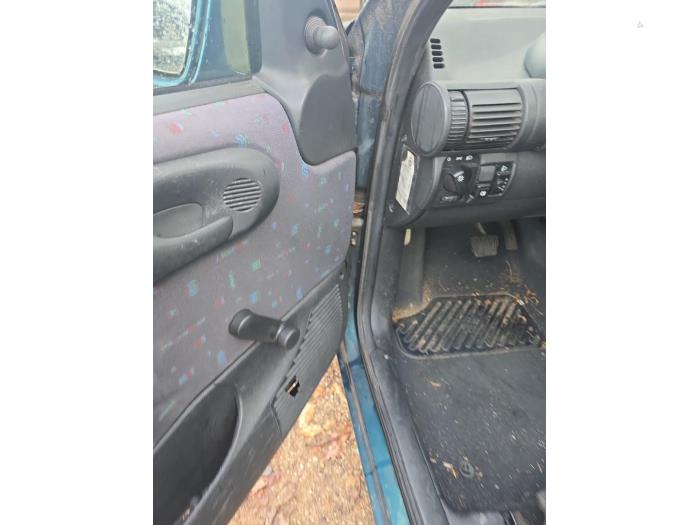 Opel Corsa B 1.4i Sloopvoertuig (1998, Blauw)