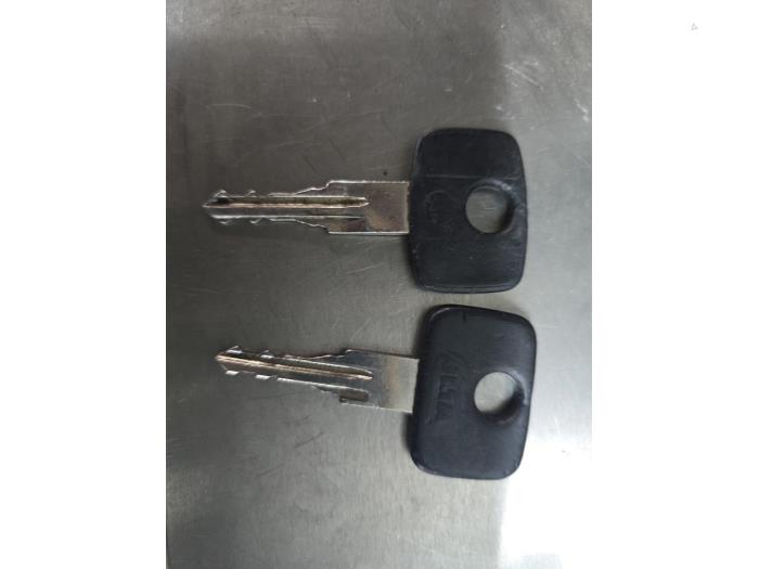 Opel Corsa B 1.4i Sloopvoertuig (1998, Blauw)