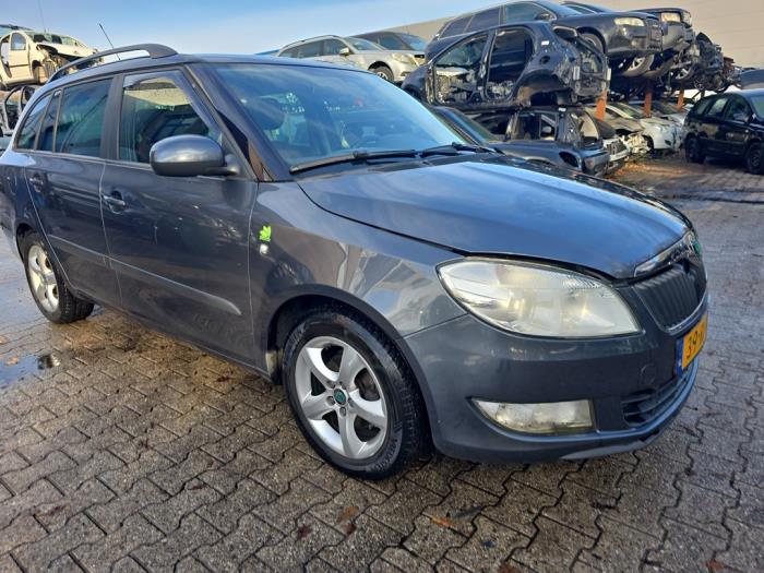 Skoda Fabia II Combi 1.2 TDI 12V Greenline Schadevoertuig (2011, Grijs)