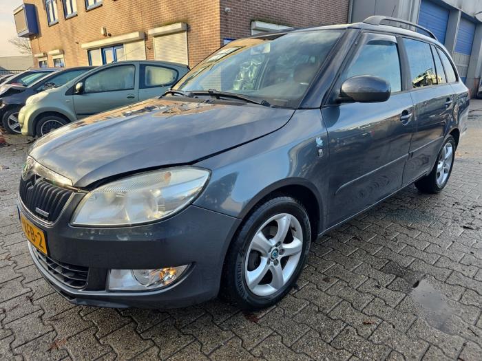 Skoda Fabia II Combi 1.2 TDI 12V Greenline Schadevoertuig (2011, Grijs)