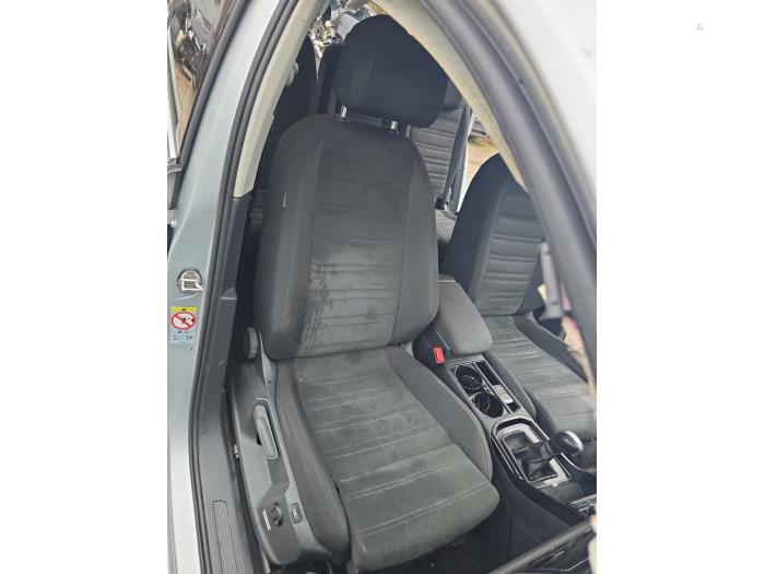 Volkswagen Touran 2.0 TDI 190 Samochód złomowany (2018, Srebrny)