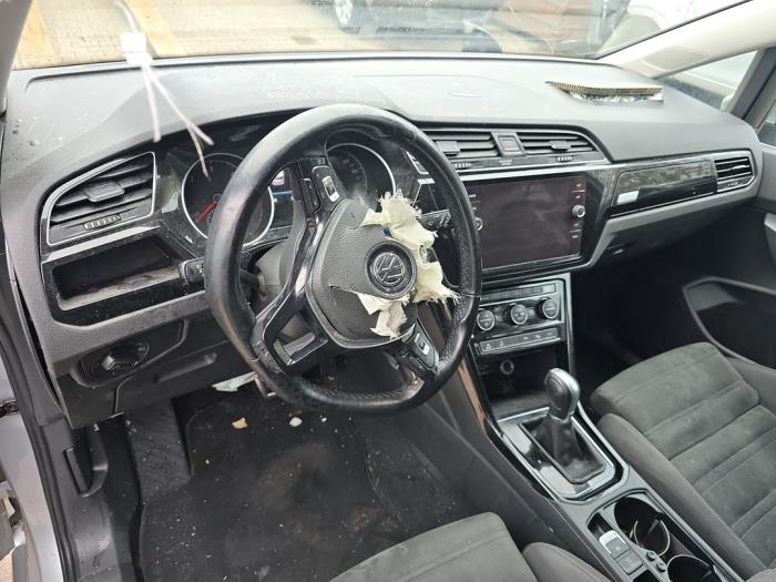 Volkswagen Touran 2.0 TDI 190 Samochód złomowany (2018, Srebrny)