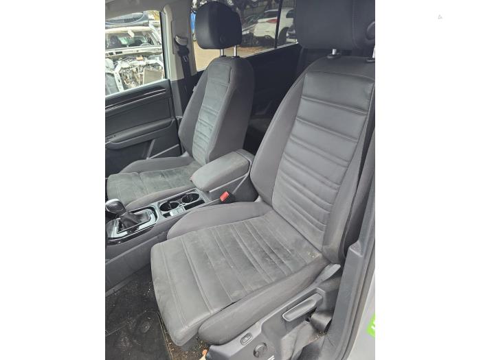 Volkswagen Touran 2.0 TDI 190 Samochód złomowany (2018, Srebrny)