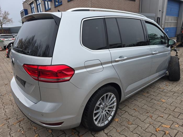 Volkswagen Touran 2.0 TDI 190 Samochód złomowany (2018, Srebrny)